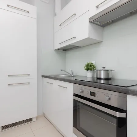 Unique With Balcony In Warsaw By Renters Апартаменти
