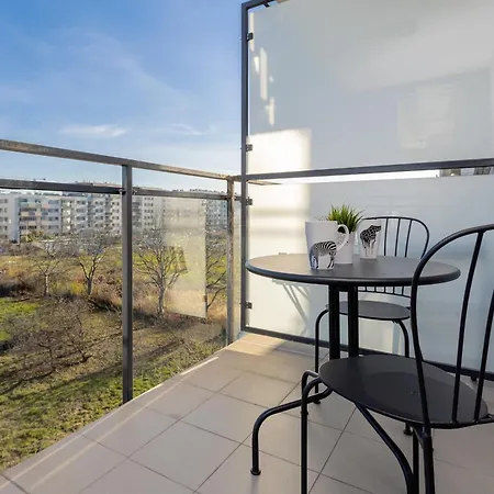 Unique With Balcony In Warsaw By Renters Апартаменти Blizne Laszczynskiego