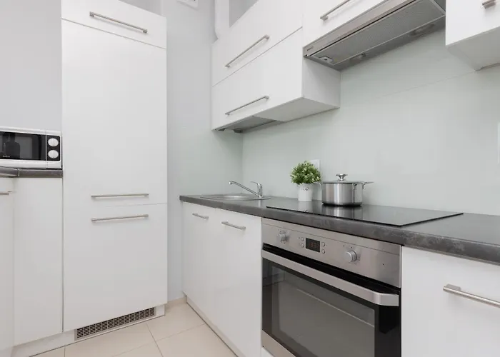 Unique With Balcony In Warsaw By Renters Apartament